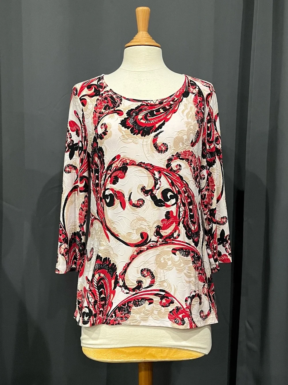 Women’s Size M JM Collection Red & White Paisley Longsleeve‎ Top.